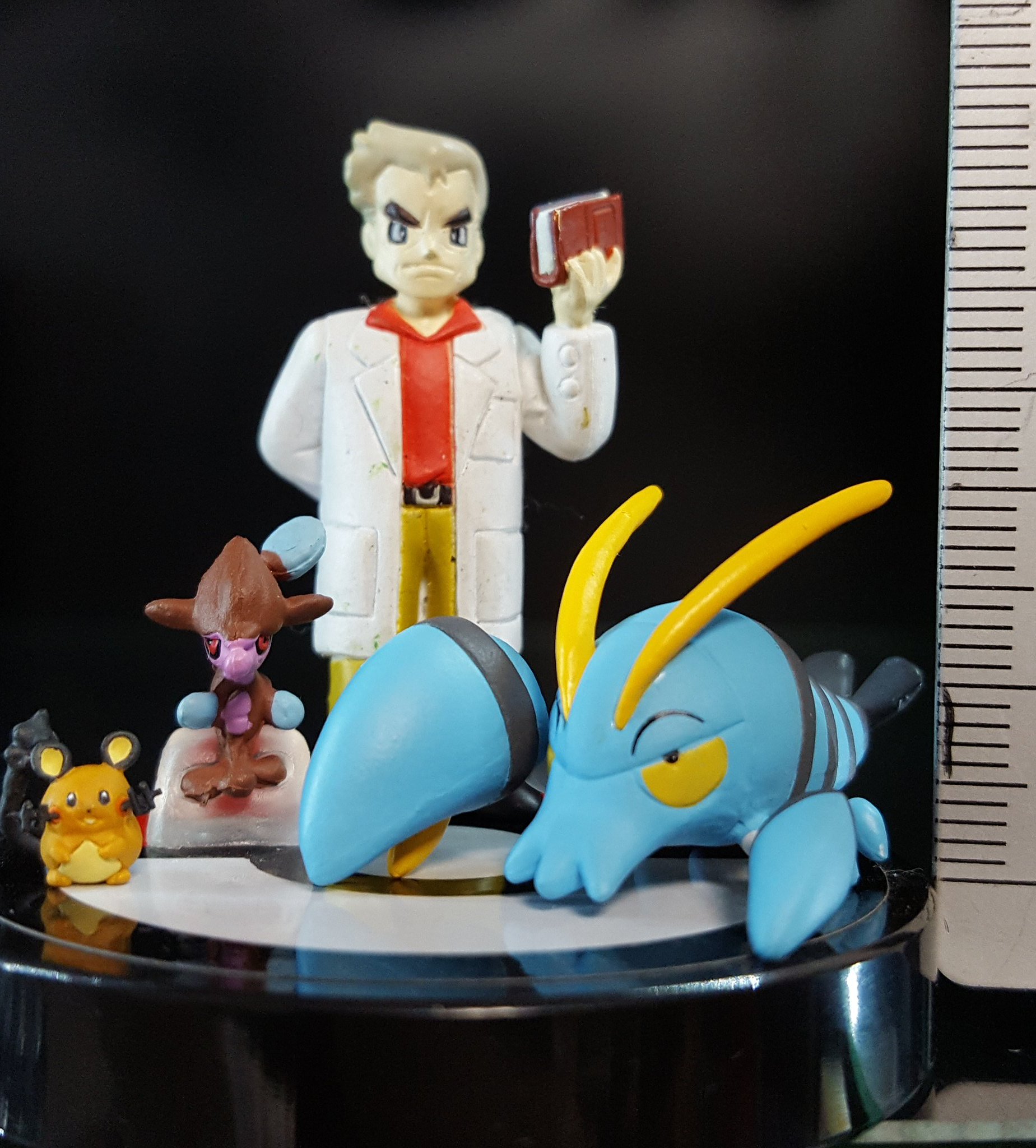 すくなめ Twitterissa ポケモンセンターフィギュアストラップよりウデッポウ おおよそ設定の0 5m 1 25cm なので立ポケ認定するぞい ブロスターまで補完は難しいだろうな 40分の1スケールのポケモンフィギュア探して立体 ポケモン図鑑補完しようぜ T Co