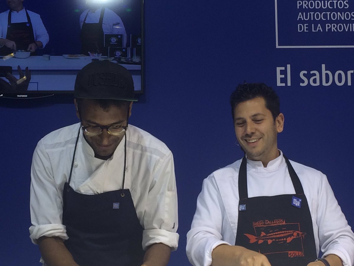 AguaLeonor's tweet photo. Nuestro gran chef @SaboraMalaga @elchefdelcaviar @arequipammerced con su espectacular cocina y @JohannWaldMTV https://t.co/kQifV1Cxyz
