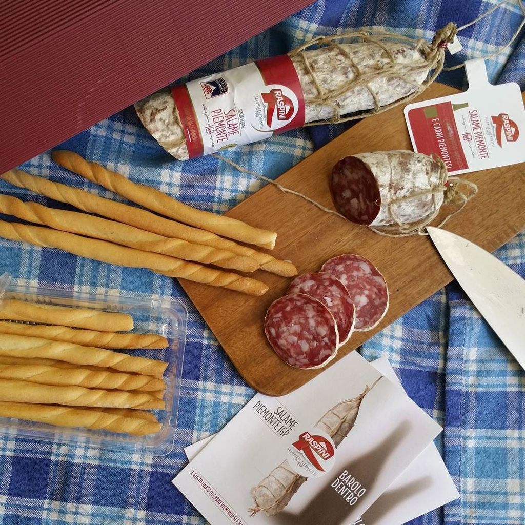 AleGiovanile's tweet photo. Il salame Piemonte è diventato IGP... e con #Raspini arriva proprio a ora di pranzo! 😍

#r… https://t.co/yn0ZcRuU35 https://t.co/PqboUuBEAm