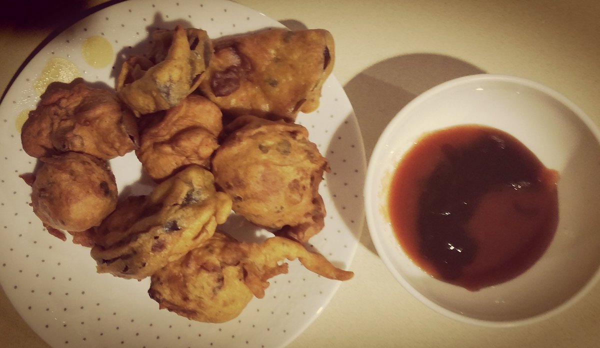 MartyJG13's tweet photo. Homemade vege pakora & chutney for dinner #outstanding #indiaathome #foodporn https://t.co/5eLSZV3Cmw