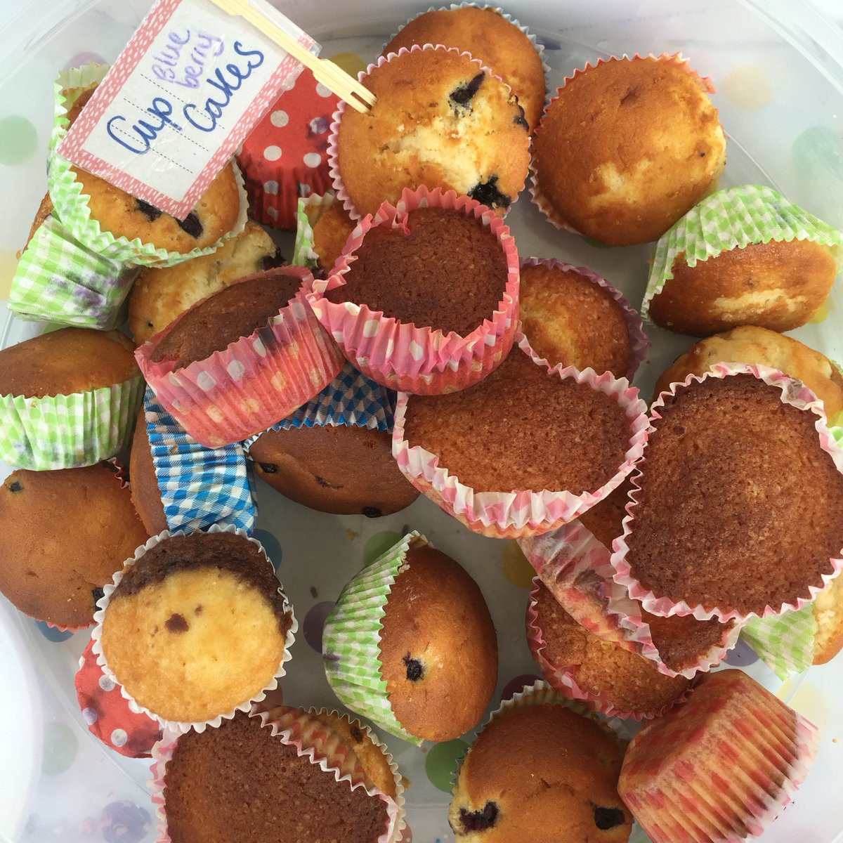 Kom snel nog even onze verse appeltaarten en cupcakes proeven aan de Javalaan in #Heemstede! #koningsdag