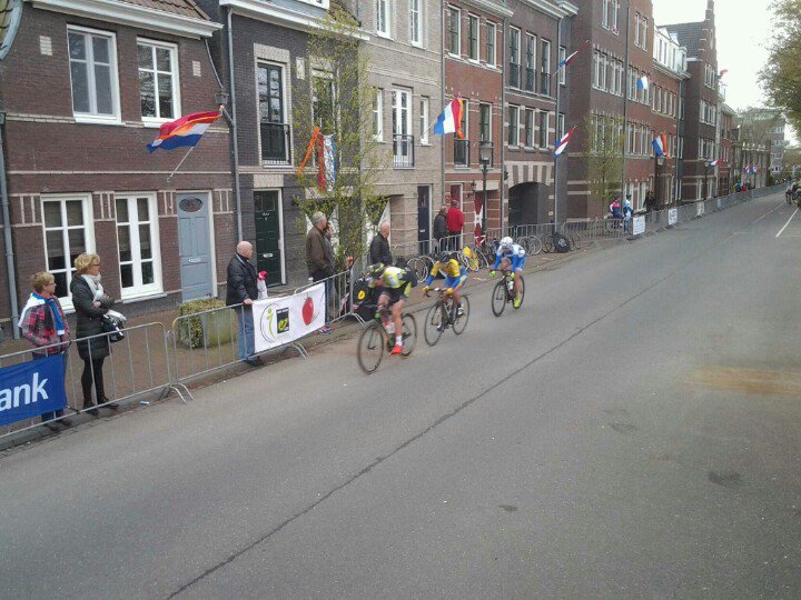 KNWUDistrictNH's tweet photo. Koedooder, Neefjes & Spoor springen weg....#enkh https://t.co/YQjX1nVlcl