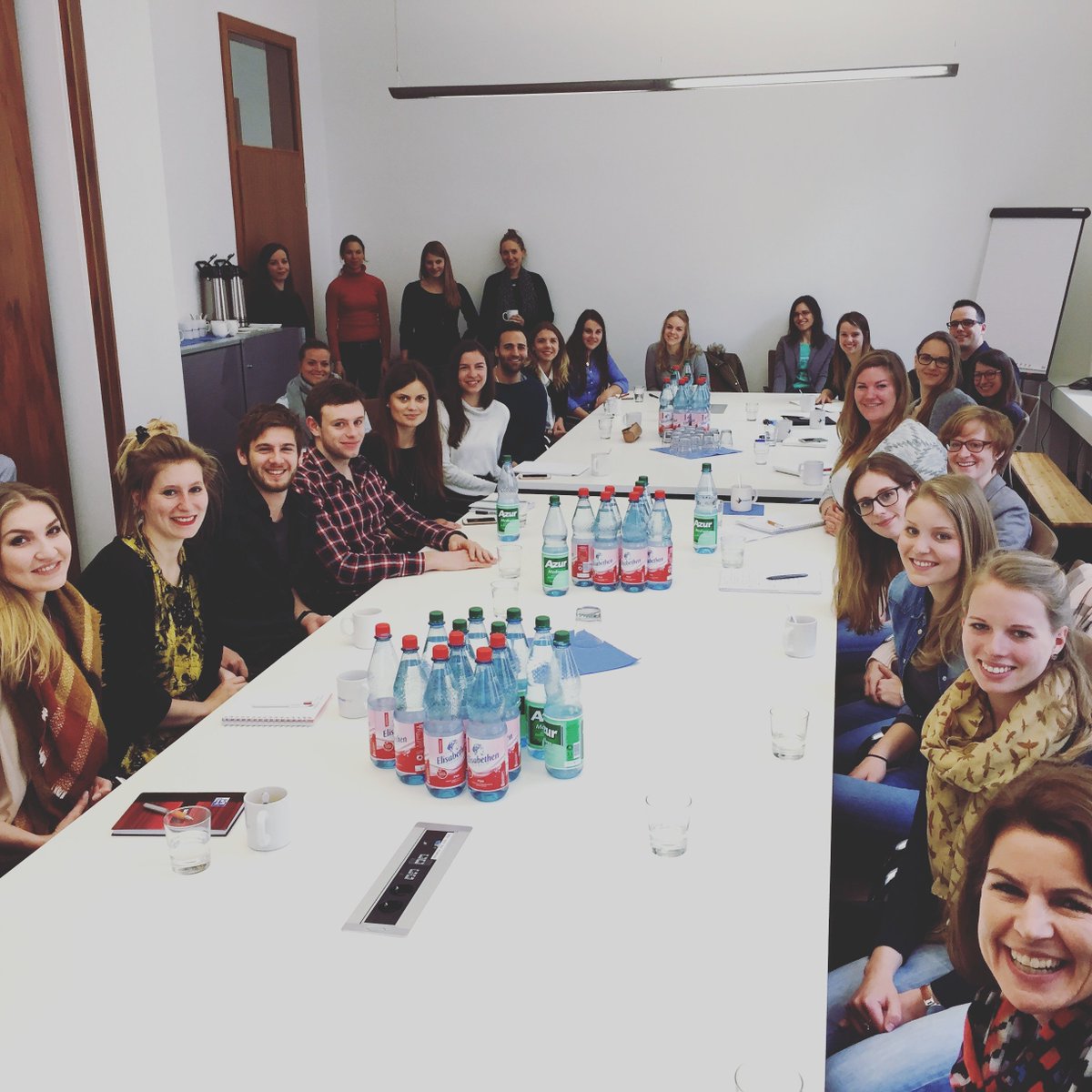 EdelmanGER's tweet image. Beim Speed-Dating konnten Studenten der @hdm_stgt
unseren Beratern Löcher in die Bäuche fragen. #Edelmanergo