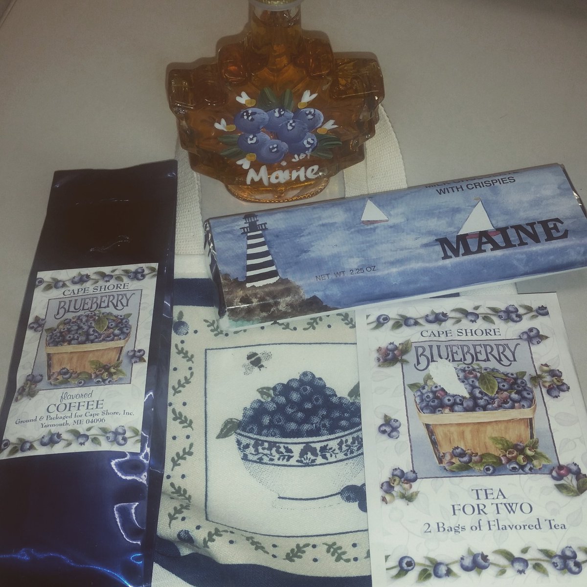 CodiARiley's tweet photo. Happy Admin Professionals Day! Thanks @unetweets HR for this Maine made gift! #unealumni #proudalumniemployee https://t.co/0fzivbLqzV