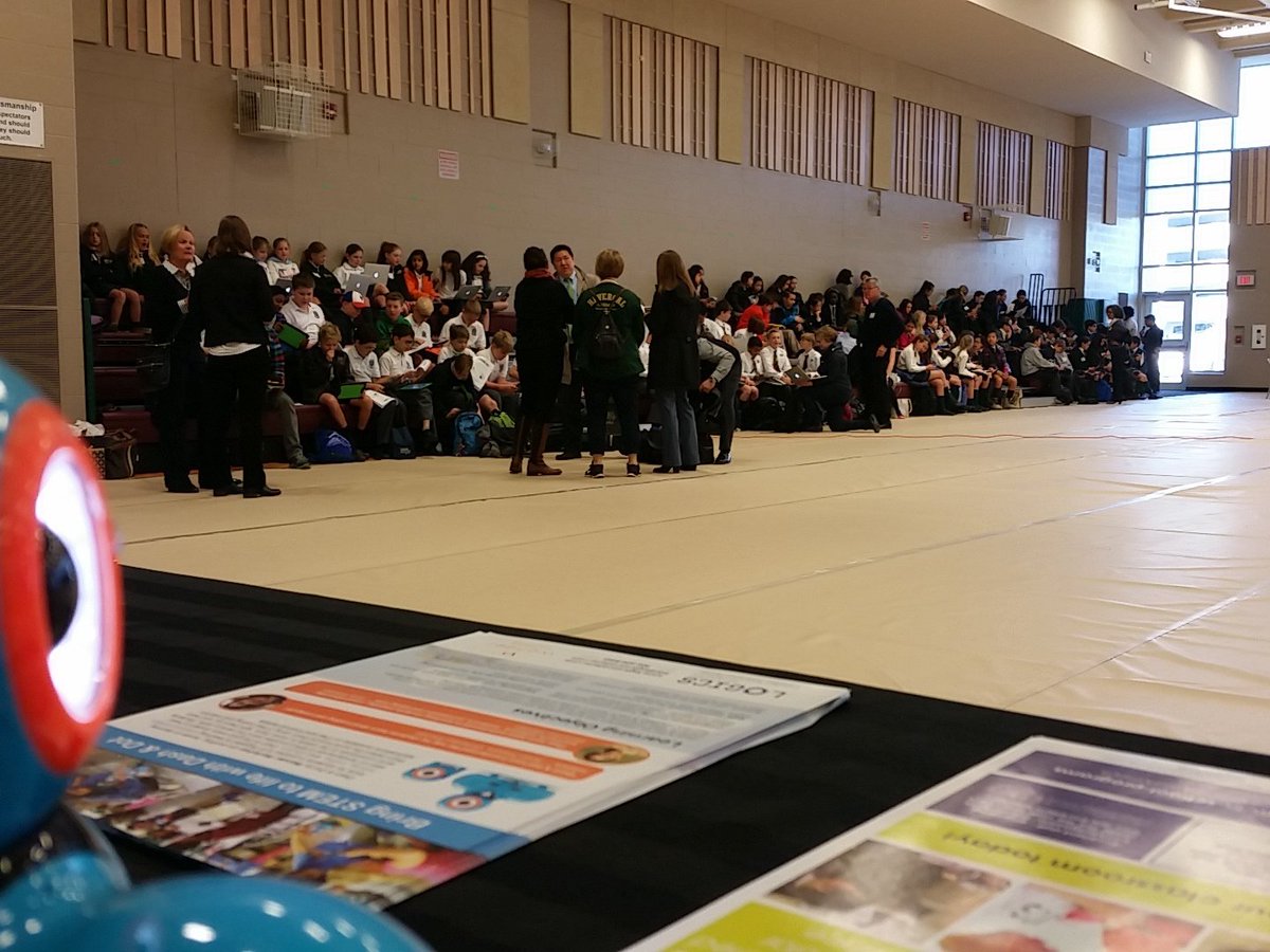 giampuzz's tweet image. Dash and students awaiting the keynote!!!
@logicsacademy @bayviewglen @cisontario #CISOntarioCodes #ciscoding