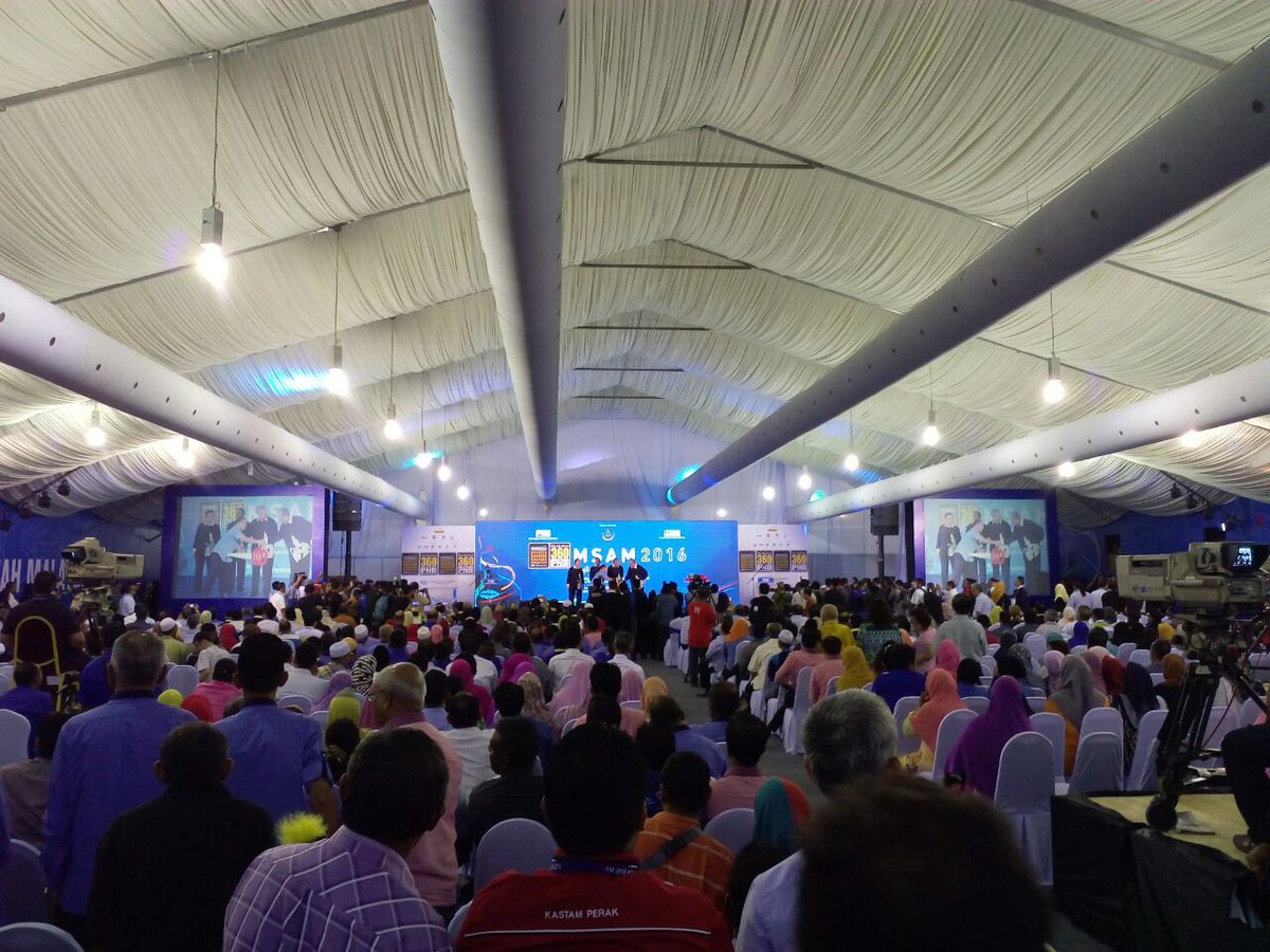 Mazlan8978's tweet photo. Majlis Penutup Minggu Saham Amanah Malaysia 2016 #MSAM2016 https://t.co/Ki3kPNFxuY #jauharku @Zainudin1S @hhbjutawan @ibrahman