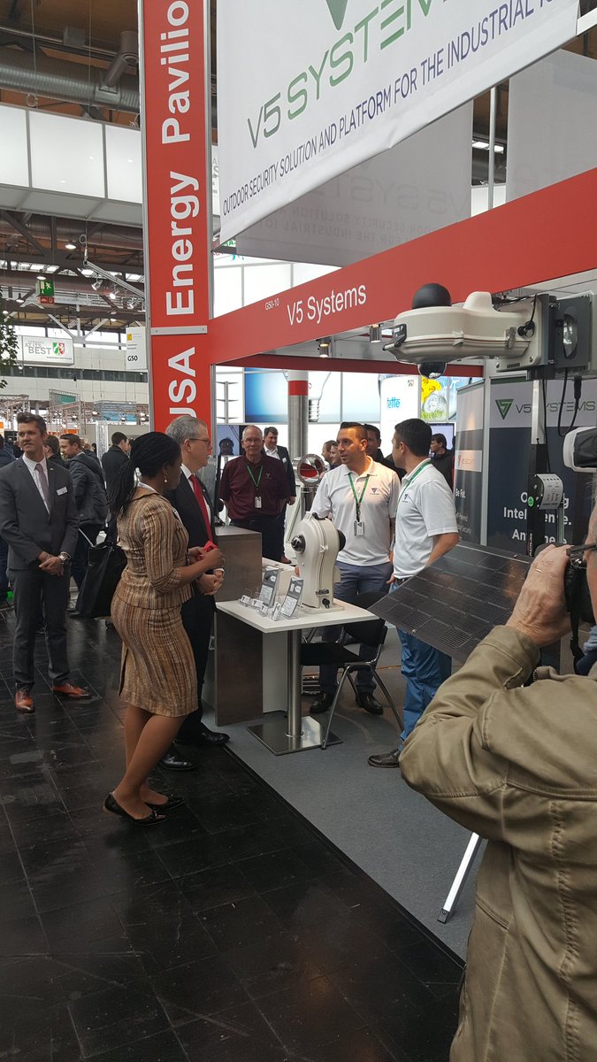 V5Systems's tweet photo. Bruce Andrews, Deputy Secretary of Commerce stopping by our booth! #HM16USA #V5Systems https://t.co/QVEtdZkT6g