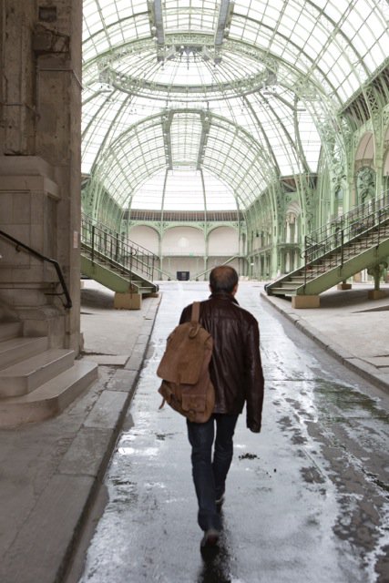 GrandPalaisRmn's tweet photo. Huang Yong Ping prend possession de la nef du #Grandpalais #monumenta2016 
© ADAGP #HuangYongPing https://t.co/d2ADqGcBzj