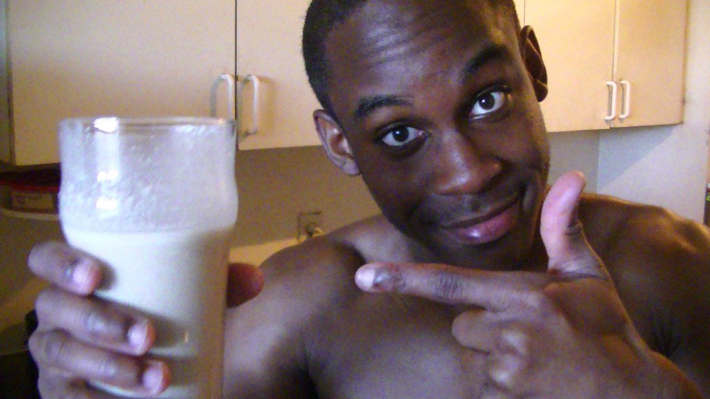 SupremeFitClub's tweet photo. Milk and Bodybuilding, Learn What Actually Happens When You Drink It https://t.co/JZHwjN591G https://t.co/LvCf1bybGG