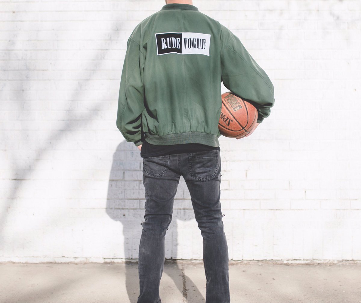 rude_vogue's tweet photo. #1of1 vintage bomber #rudevogue #1of1collection #yxe 📸: @theliminalstate https://t.co/3gx5li7Guc