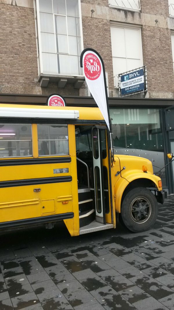 gem_Eindhoven's tweet photo. Aan het feesten in 040? Check de drugsinfo bus tegenover de Bijenkorf #Novadic-kentron #testservice https://t.co/CIieELNnIE