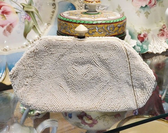 ChristiesCurios's tweet photo. https://t.co/zX5RjDhxMt
#artdeco #fashion #whitebeadedbag #frenchpurse #purses #handbags #weddings #bridalwear https://t.co/QSgxJEncDu