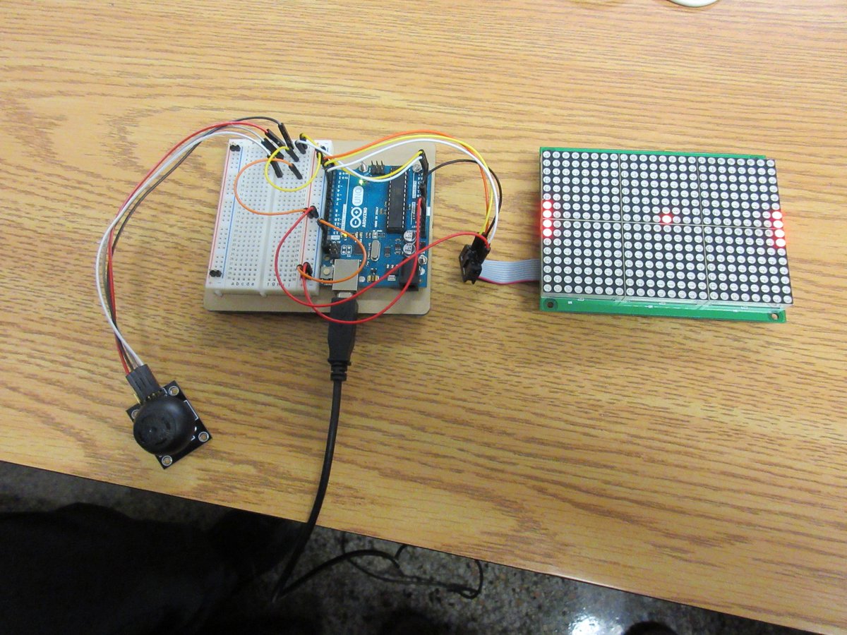 Un bel exemple de Pong sur #Arduino. Fait par Diego Lopez dans le cours d'informatique de sec. 5 <a href="/CollegeBeaubois/">@collegebeaubois</a>.