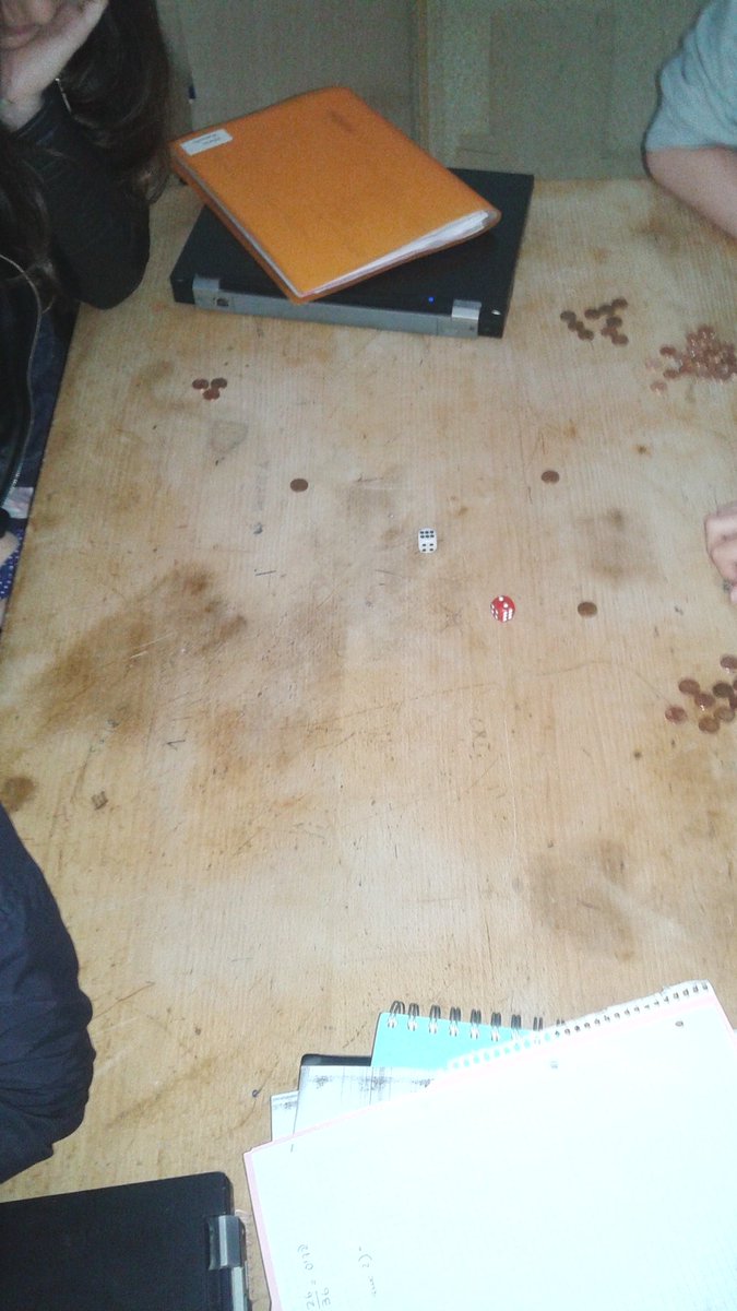 mfern2952015's tweet image. Comprovant la probabilitat a #mathsprojects de l&apos;@institutdesils