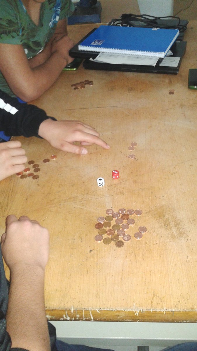 mfern2952015's tweet image. Comprovant la probabilitat a #mathsprojects de l&apos;@institutdesils