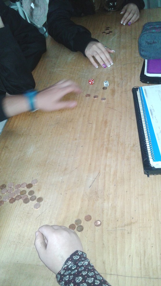 mfern2952015's tweet image. Comprovant la probabilitat a #mathsprojects de l&apos;@institutdesils