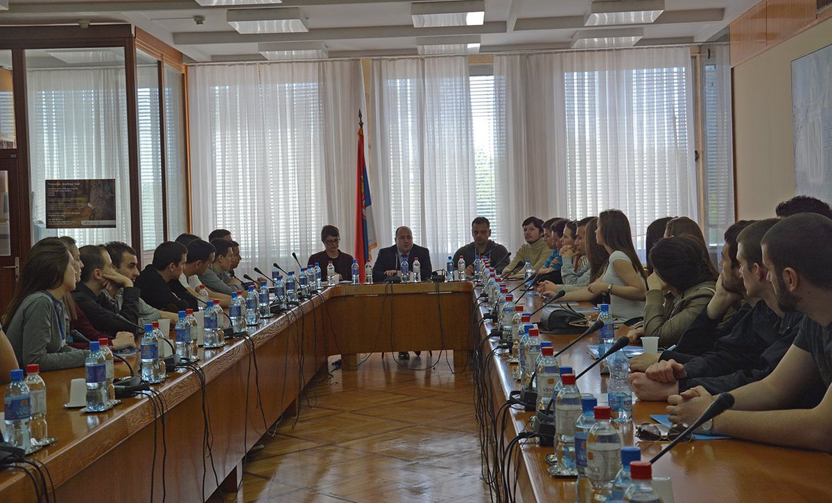 Козарев примио делегацију студената из Косовске Митровице и Београда  kim.gov.rs/v1359.php