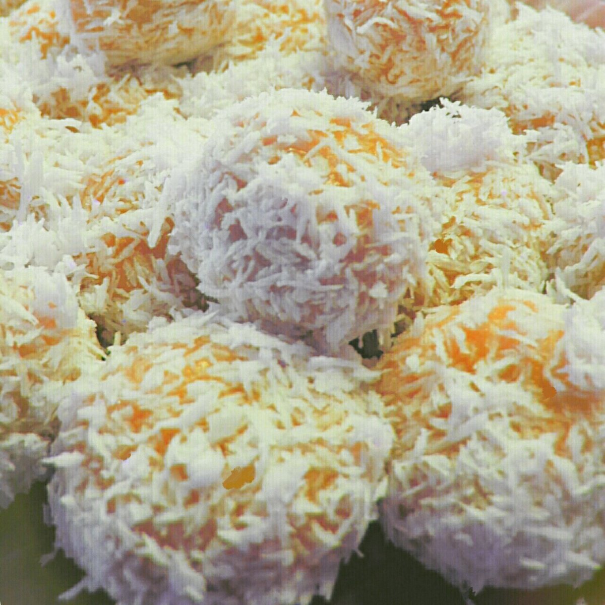 BelindoMag's tweet photo. Alles is #oranje vandaag, zelfs onze kelepon! Fijne #Koningsdag! Selamat hari Raja di #Belanda! #Kingsday2016 https://t.co/GQo851ZEo9