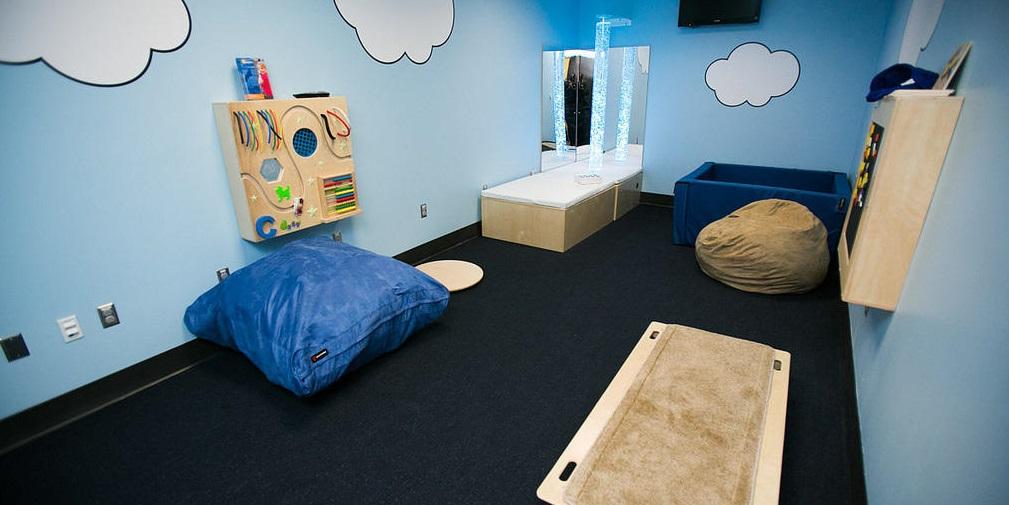BoaViagemOGlobo's tweet photo. Aeroporto em Atlanta abre sala especial para passageiros com #autismo #abrilazul https://t.co/6XjeTPo8Rp https://t.co/r5fFNvqGER