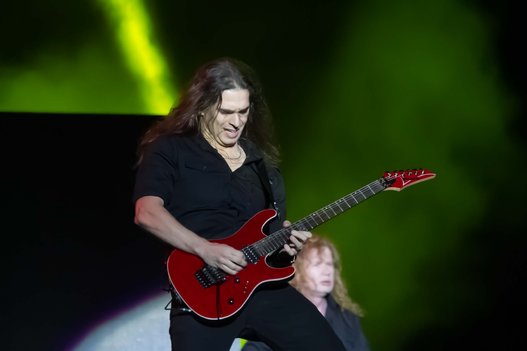 rockmastersbr's tweet photo. @KikoLoureiro "As pessoas me perguntam como é trabalhar com @DaveMustaine " https://t.co/VdiYrUmSNT #Megadeth https://t.co/eOjt3V2KO6