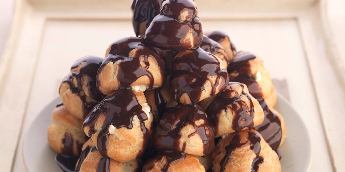 These chocolate profiteroles by <a href="/geoffreysmeddle/">Geoffrey Smeddle 🇪🇺</a> are simply delightful. Lovely teatime treat togbc.com/1gEpcaH