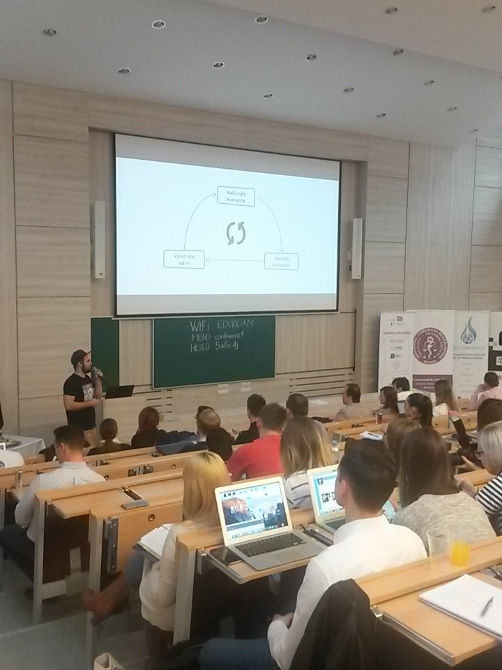 vszaboova's tweet photo. @websupport_sk Riso Cermak o tom ako zapojit komunitu do tvorby obsahu #makeitdigital16 #digitalmarketingclub #fmuk https://t.co/3pXw1or8Hd