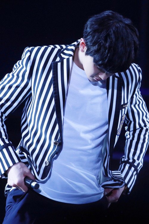 EXO__OFFICIAL's tweet photo. Chanyeol - 160424 2016 K-Pop Top Group Concert
Cr: Isabel. https://t.co/IkbJT7F2as
