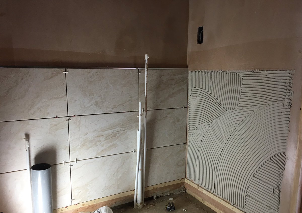 dmuttentiling's tweet image. Another bathroom project well under way with products from @SGWeberUK and @GenesisAPS #tiler #tiles #bathroom