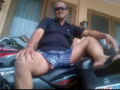 OmBapak1's tweet photo. Ada Yg Nonggol Tuh Pak https://t.co/OTdiEQF2Y0