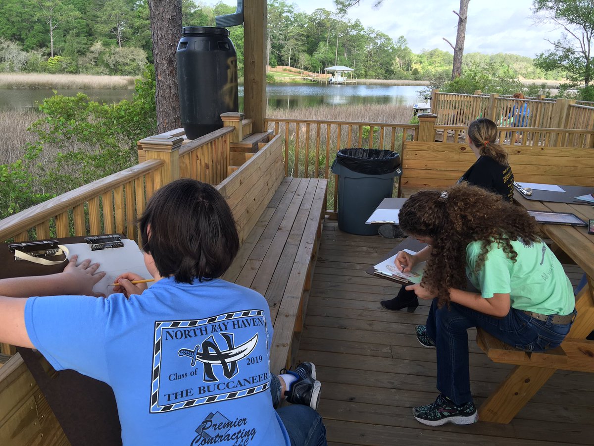 RobideauArt's tweet image. Taking Art outside! #Impressionism  #nbhca #HS2D #artclass #pastels #NBHArtStudents