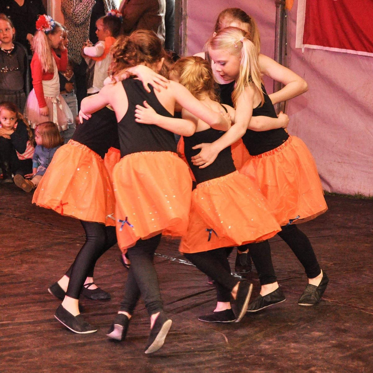 Dancing4all's tweet photo. Was weer toppie de kinderdisco https://t.co/rjOuBd3dkV