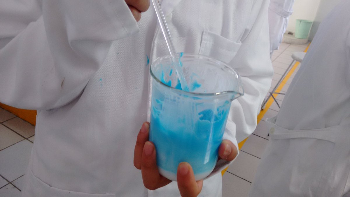 FridaVelasco6's tweet photo. En el laboratorio de química con @VicMan_190d @ConalepNeza1 @CONALEP_Mex @pepelozada1 @VbrpVivi https://t.co/c73Kq0qtRj