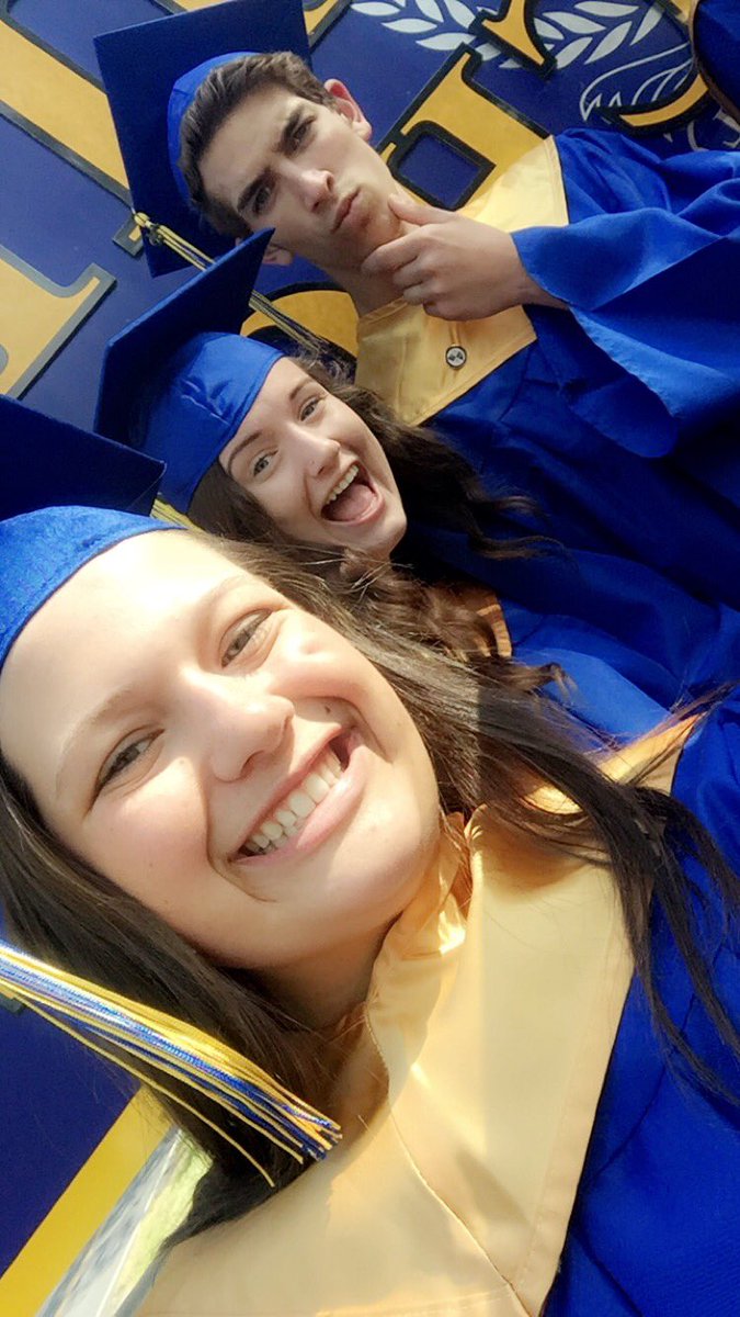 TheBuzz_Bowen's tweet photo. #ByeByeBuzz 💙💛💙💙💛 @fmbuzztv https://t.co/Jnx70qz9yz