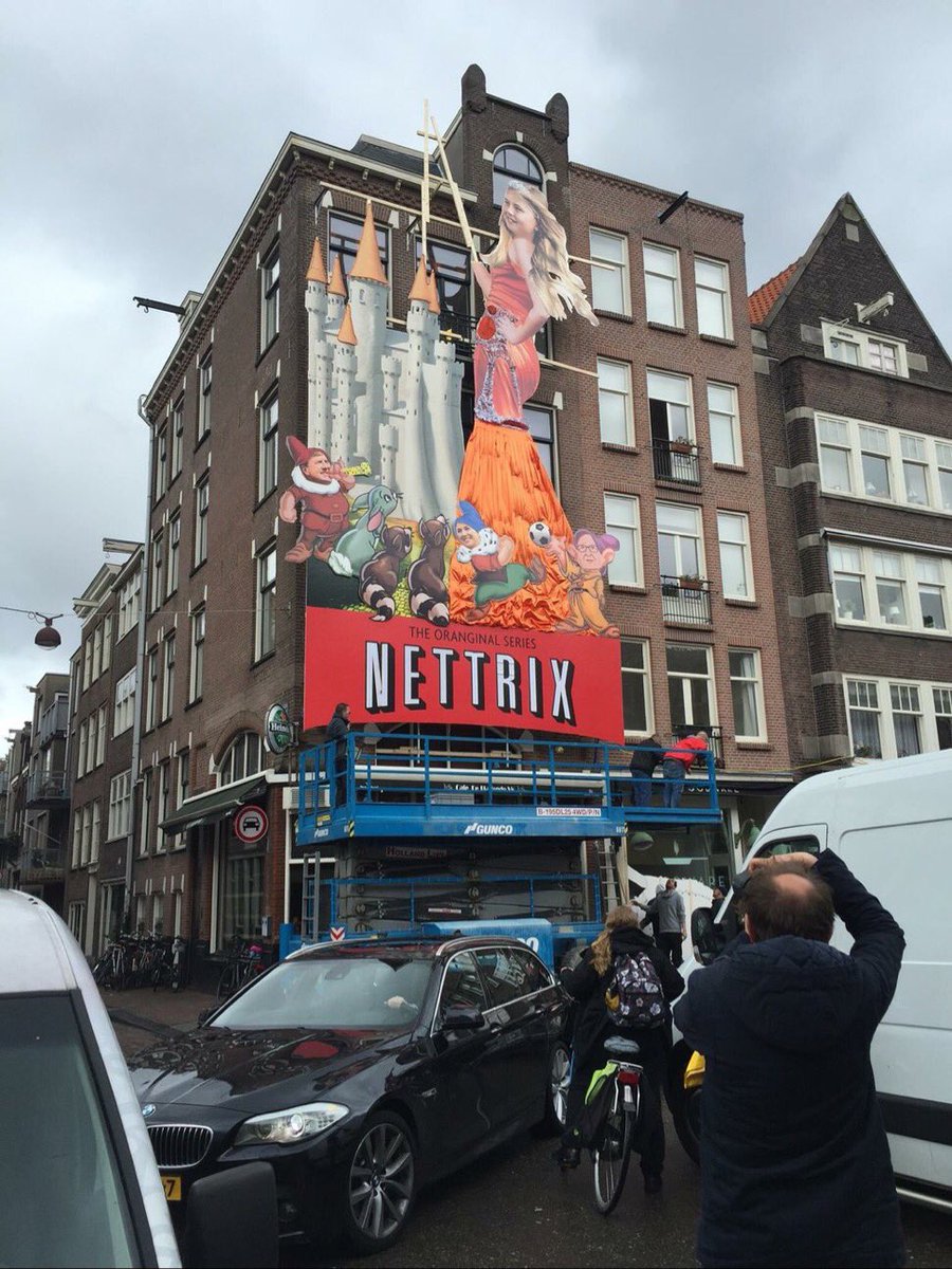GeertjeTrier's tweet photo. Denk dat het idd beter weer is voor Nettrix ;) #koningsdag2016 #Nettrix #Netflix https://t.co/fy4gimIKcH