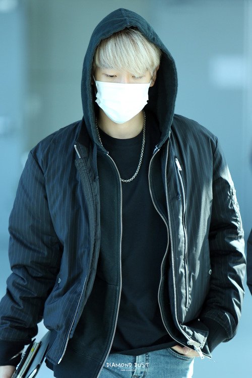 EXO__OFFICIAL's tweet photo. Baekhyun - 151211 Incheon Airport, departing for Nanjing
Credit: Diamond Dust. (인천공항 출국) https://t.co/4jC5IjPJIG