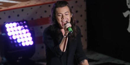 MacsLondon's tweet photo. @Harry_Styles wants to stop “sneaking around” and go public with @KendallJenner https://t.co/CjKcrw8j91 https://t.co/U2oc90Ay1I
