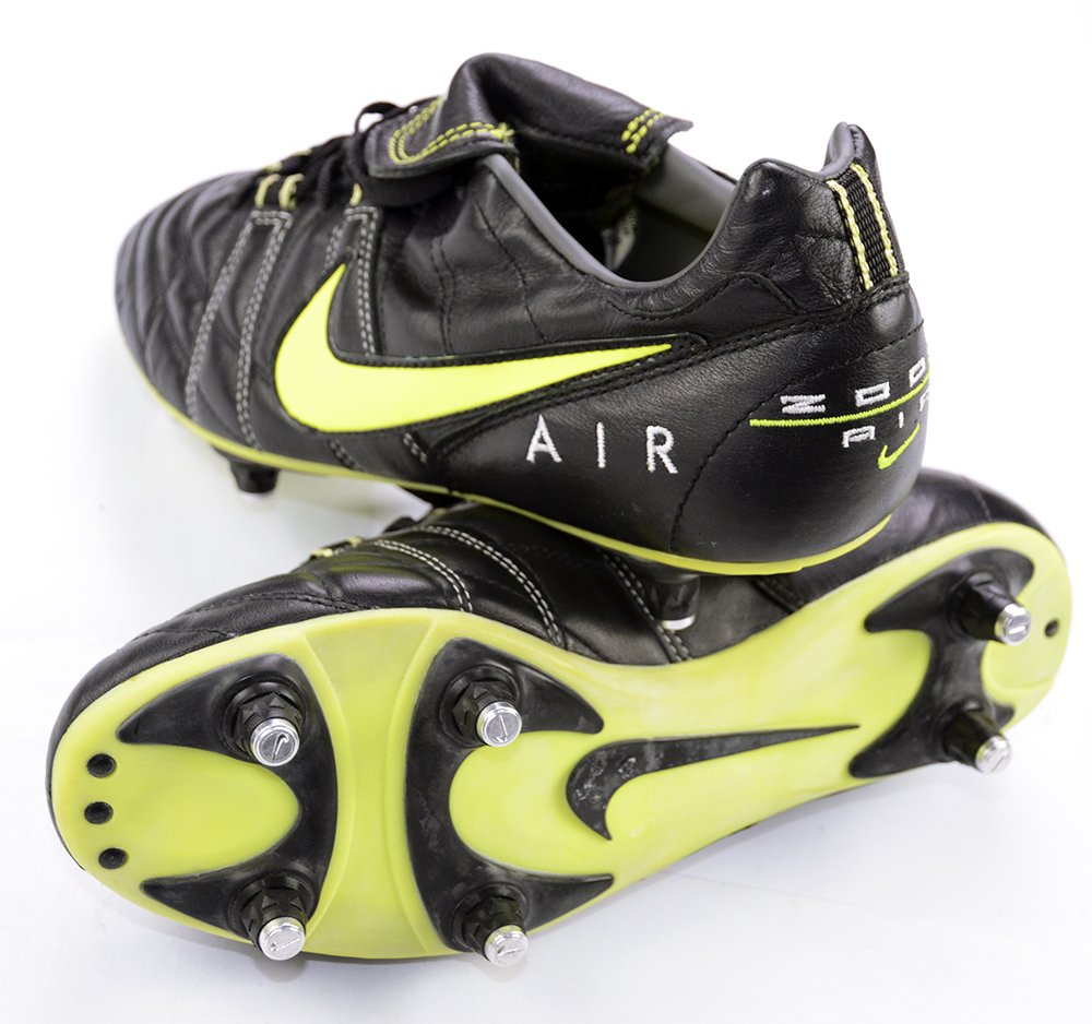 classic nike football boots