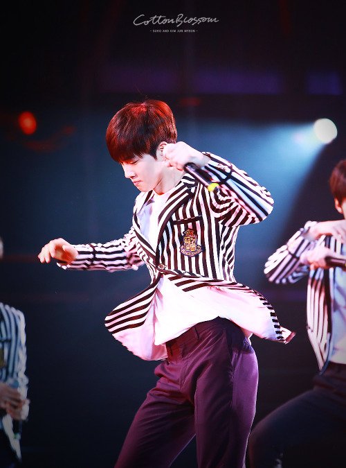 EXO__OFFICIAL's tweet photo. Suho - 160424 2016 K-Pop Top Group Concert
Credit: Cotton Blossom. https://t.co/Qc05Y7D9dV