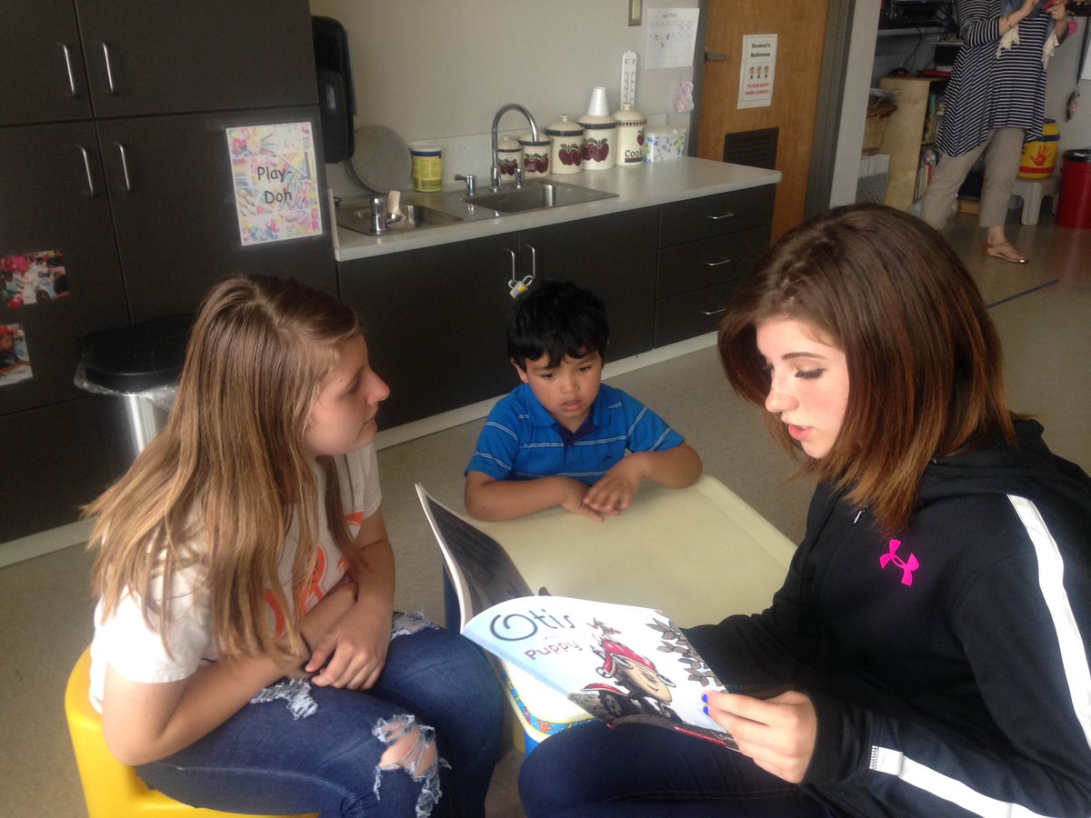 CMSCardsGrade6's tweet photo. Service learning at CMS.  Reading to Ms. Jill's preschool students! https://t.co/kZGbQTzPkd