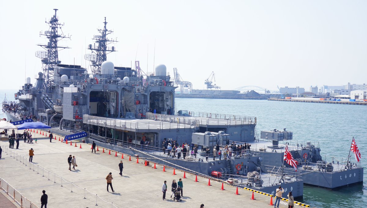 ふにに Sur Twitter しらゆき 湾側 とせとゆき 岸側 の細部比較 艦橋上部のアンテナ ヘリ格納庫内の配管 シースパロー発射機の形状等 建造時期や造船所 しらゆきは日立造船舞鶴工場 せとゆきは三井造船玉野事業所 の違いにより差異がある しらゆき