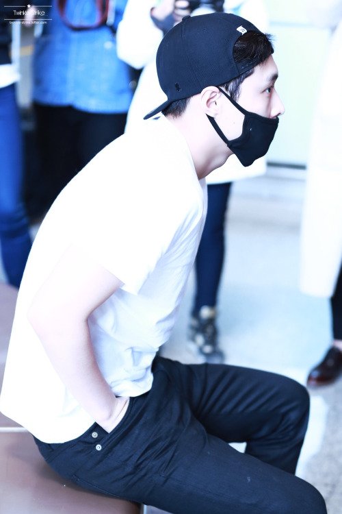 EXO__OFFICIAL's tweet photo. Lay - 160404 Beijing Airport, arrival from Taipei

Credit: Twinkle-Strike. (베이징공항 입국) https://t.co/xTFDlu58YI