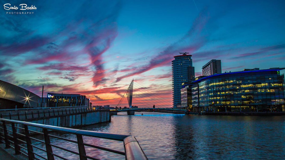 MediaCityUK's tweet photo. #MediaCityUK expertly captured by the talented @SoniaBashir_! https://t.co/VzxP2I5Mw2