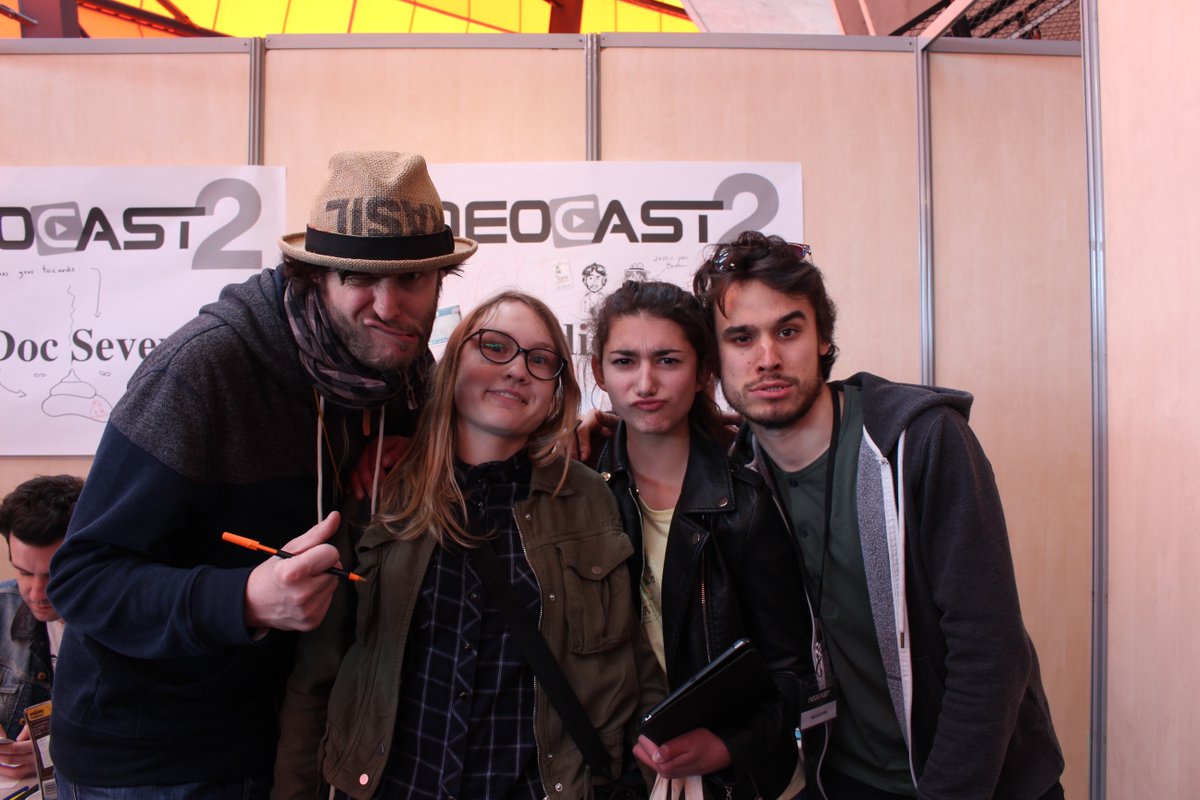 louann_rsg's tweet photo. La pâté pour chien et le piment c'est trop bien xD @StudioVrac #NeoCast2016 https://t.co/g38afrKLjp