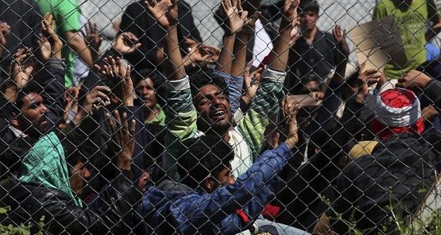eldiarioes's tweet photo. 15 menores heridos en las revueltas en el centro griego de detención de Moria https://t.co/WBDSPLyGS9 En @desalambre https://t.co/NFS2wsg1LI