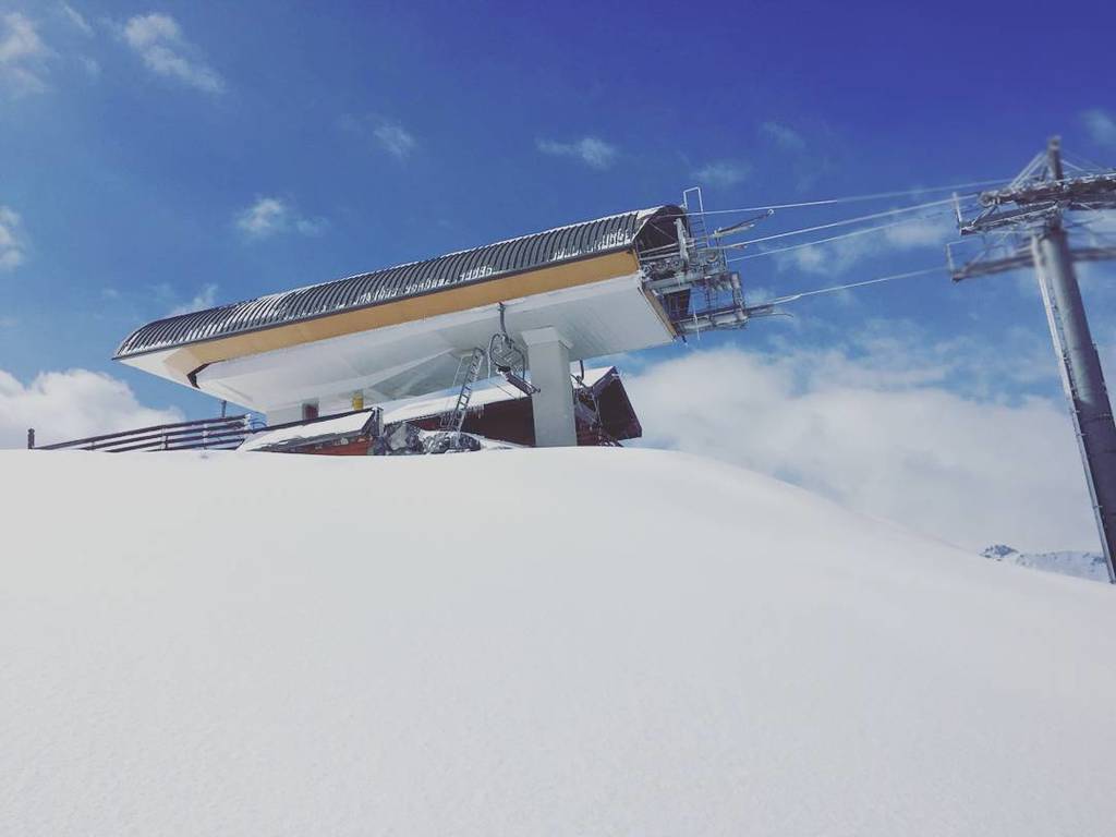 AlpineActionski's tweet photo. April is the new December. This is today in Mèribel.
#LoveMeribel #Meribel #LoveLaTania #LaTania #3valleys #courch… https://t.co/M6WbCjasK0