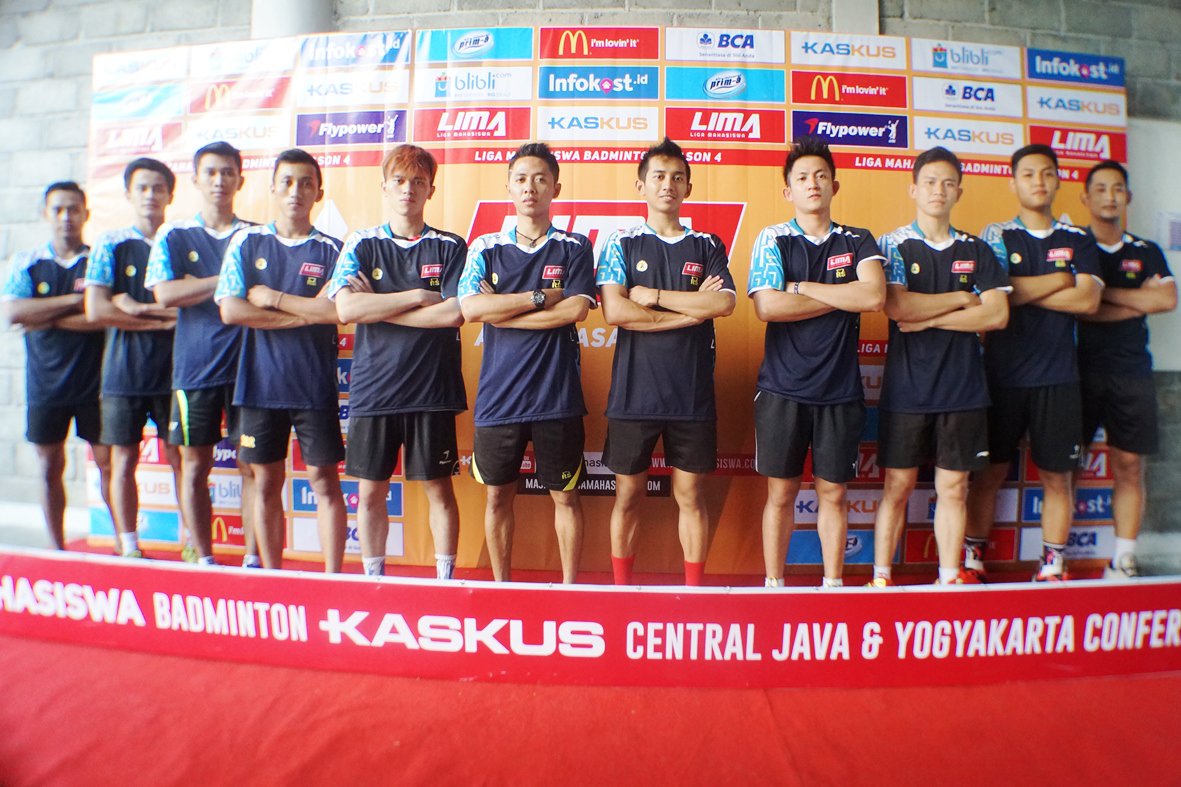 ligamahasiswa's tweet photo. Siapakah yang akan melaju ke final? Saksikan aksi keempat tim putra terbaik @LIMABulutangkis @kaskus CJYC, besok! https://t.co/FXmYwWSiSg