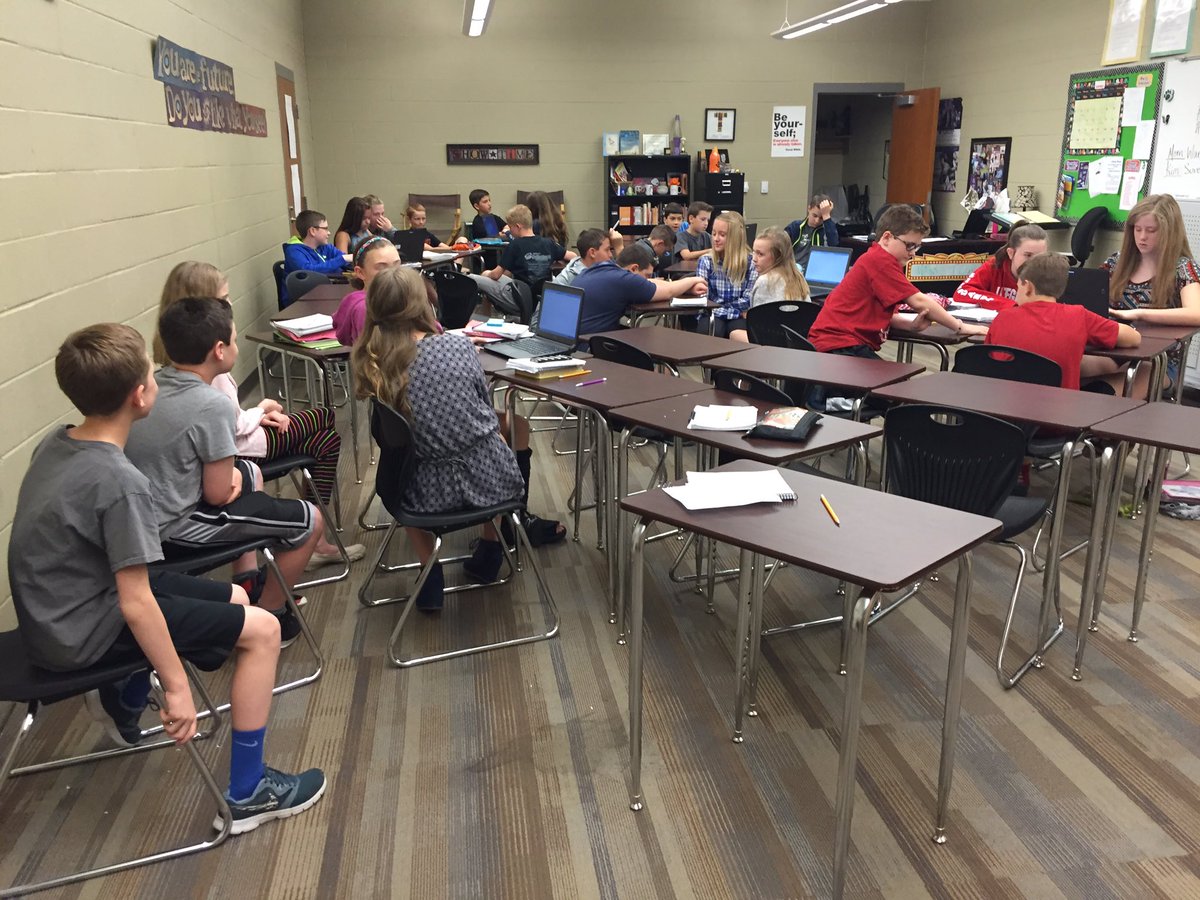 adtomas23's tweet image. 6th graders working collaboratively on writing scripts! #abmsrigor #plotstructure @ABMSWolverines @BVFineArts