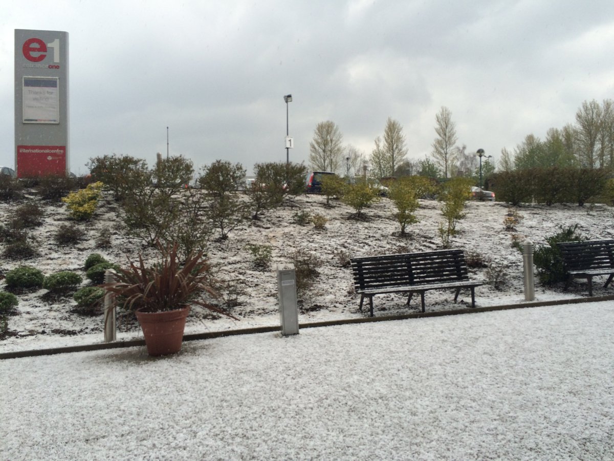 Wholesale_News's tweet photo. What weather for April! The scene this lunctime outside #ProRetail2016 A bit warmer inside @palmerandharvey https://t.co/mqGj2SCr2B