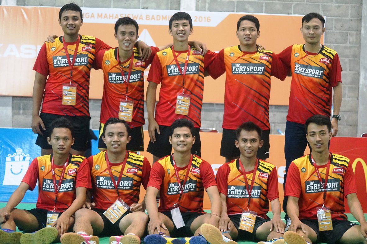 ligamahasiswa's tweet photo. Siapakah yang akan melaju ke final? Saksikan aksi keempat tim putra terbaik @LIMABulutangkis @kaskus CJYC, besok! https://t.co/FXmYwWSiSg