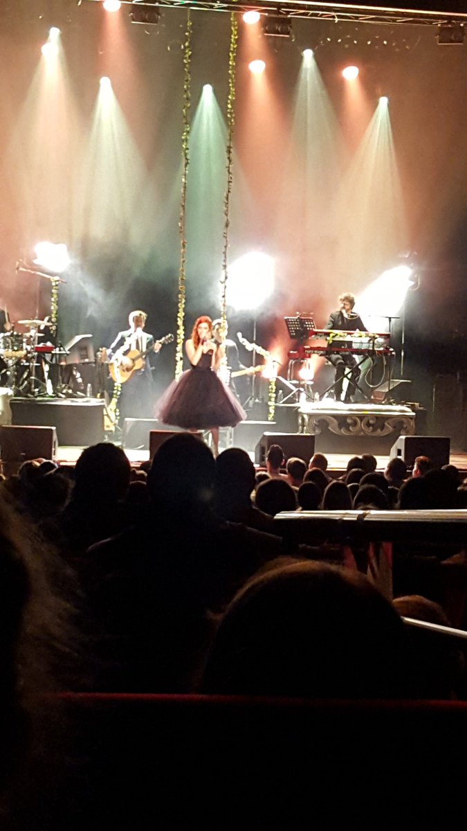 choukette_steph's tweet photo. Très jolie scène, très jolie voix, très jolie @anaisdelvaoff ! #ParMagie 🎶 @fnacspectacles https://t.co/p1RUd1sTgI